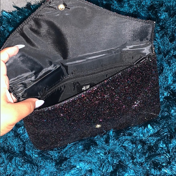 NEW | Glitter Clutch - Picture 3 of 6